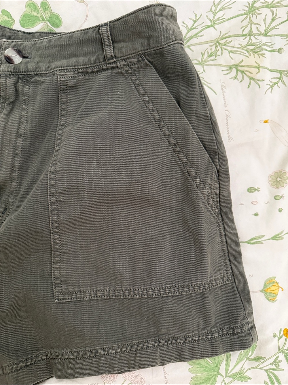 Universal Thread Olive Green High-Rise Utility Shorts - Picture 4 of 5